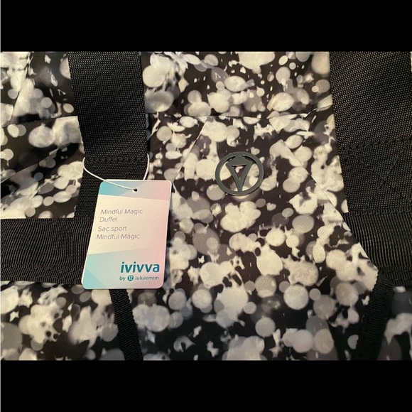 IVIVVA by Lululemon NEW W/TAG Most Popular HARD-TO-FIND Mindful Magic Duffel 26L - Picture 2 of 4